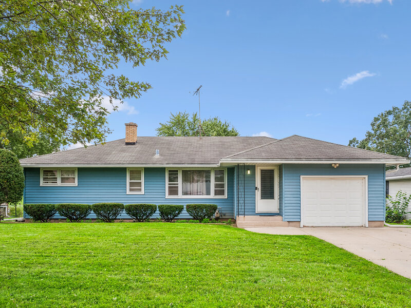 2135 Hawthorne Lane Waukegan IL 60087