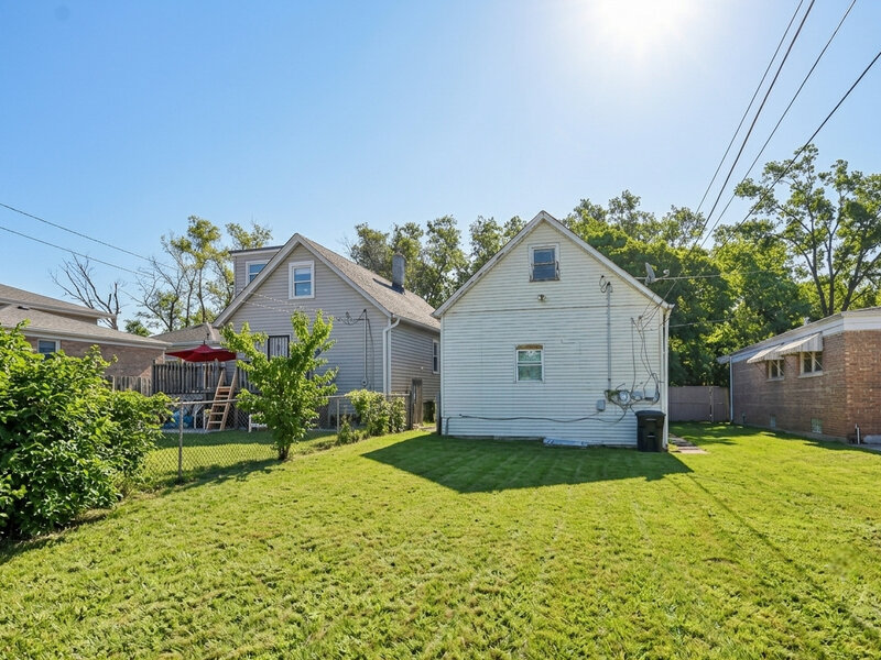 8918 S Woodlawn Avenue Chicago IL 60619