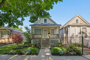 Photo of 8918 S Woodlawn Avenue Chicago IL 60619