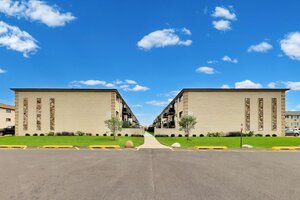 Photo of 5101 N East River Road Chicago IL 60656 Unit 1K
