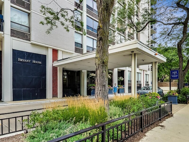 1455 N Sandburg Terrace Chicago IL 60610