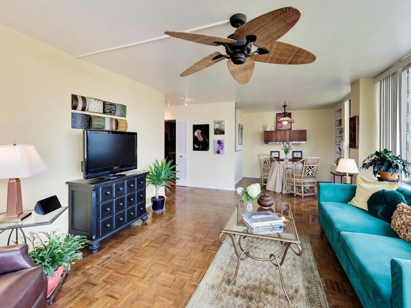 1455 N Sandburg Terrace Chicago IL 60610