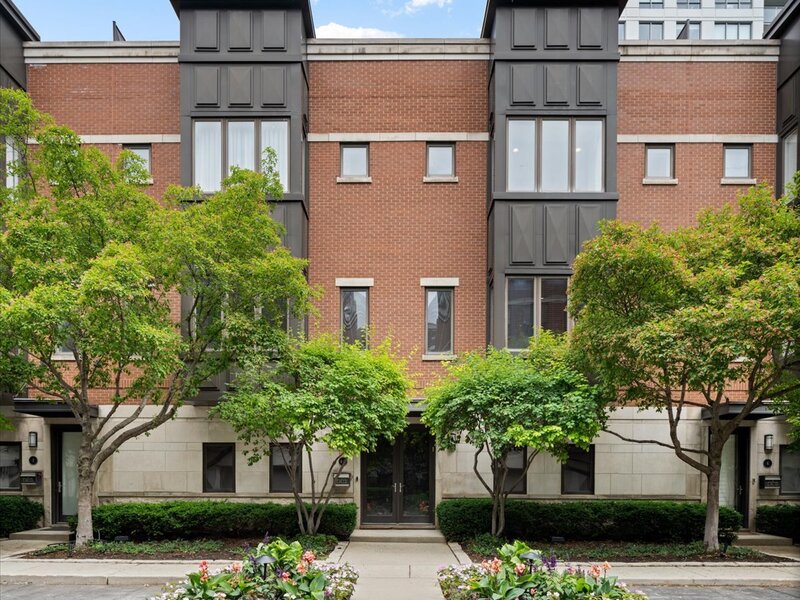 460 W Superior Street Chicago IL 60654