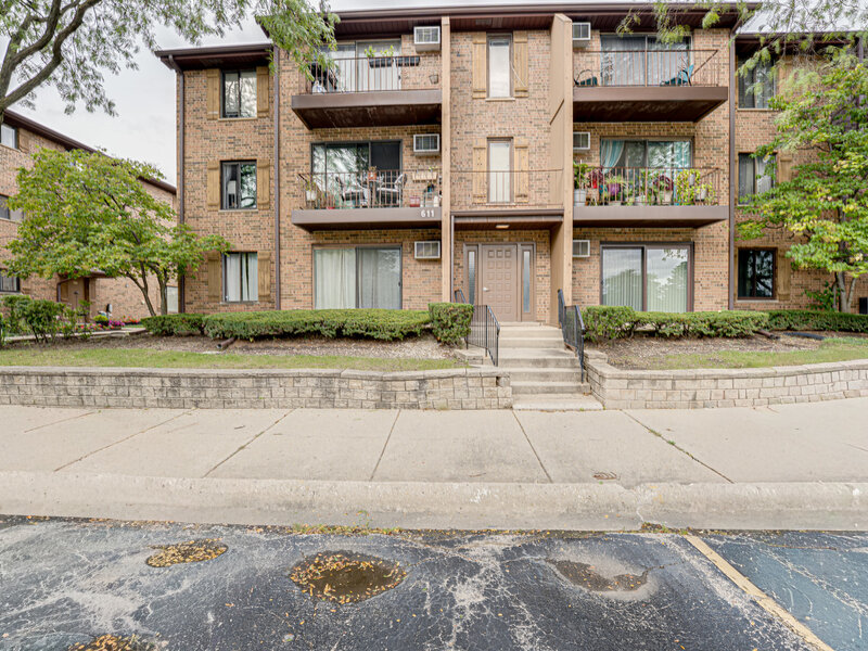 611 N Briar Hill Lane Addison IL 60101