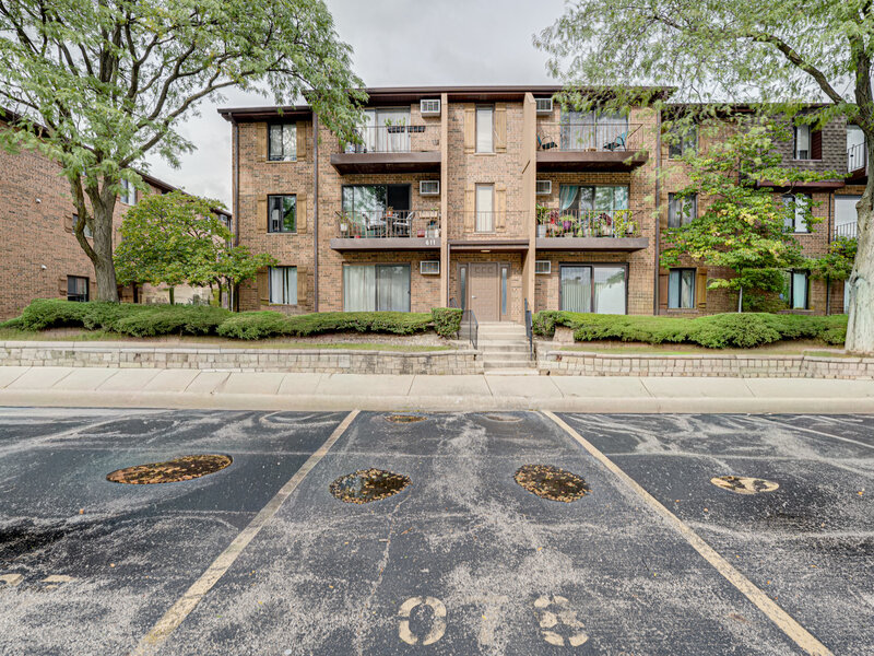 611 N Briar Hill Lane Addison IL 60101