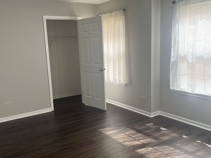 1404 W Split Oak Circle Round Lake Beach IL 60073
