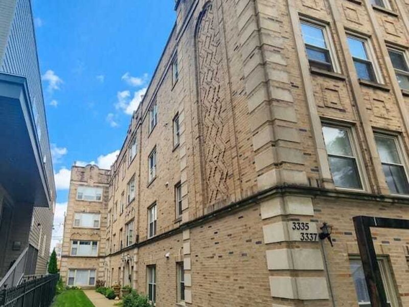 3335 W Belle Plaine Avenue Chicago IL 60618