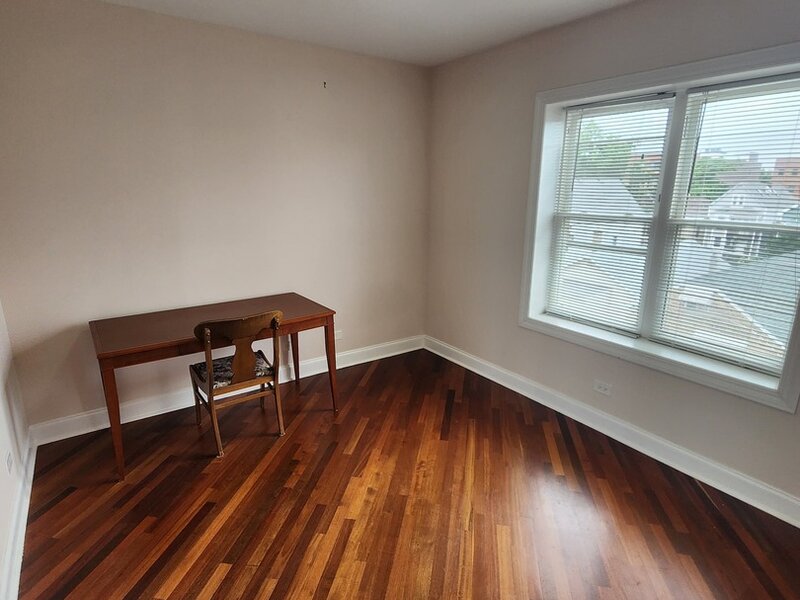 3335 W Belle Plaine Avenue Chicago IL 60618