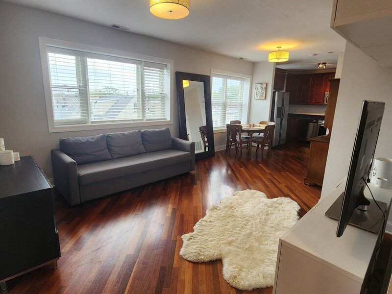 3335 W Belle Plaine Avenue Chicago IL 60618