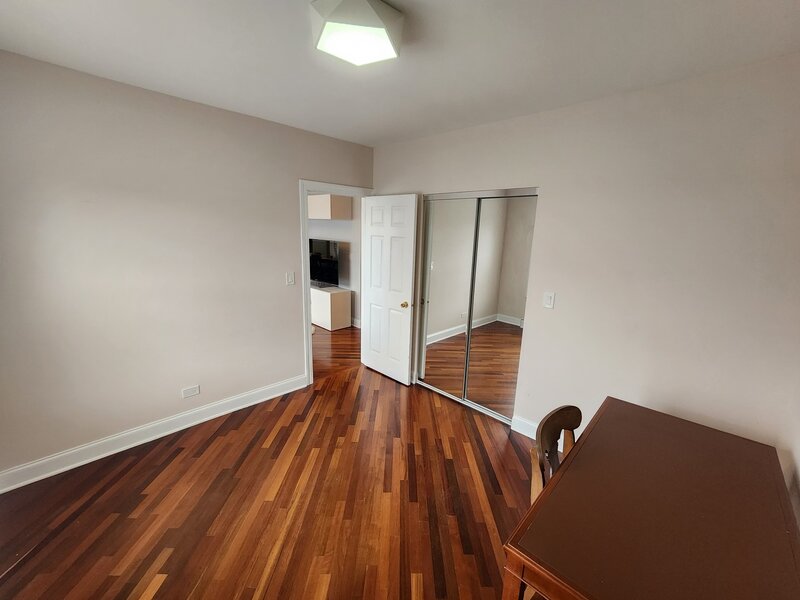 3335 W Belle Plaine Avenue Chicago IL 60618