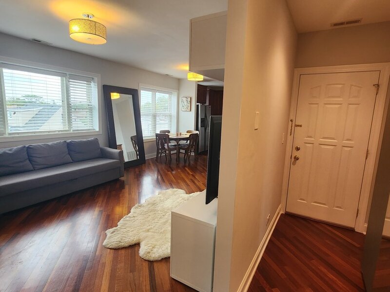 3335 W Belle Plaine Avenue Chicago IL 60618