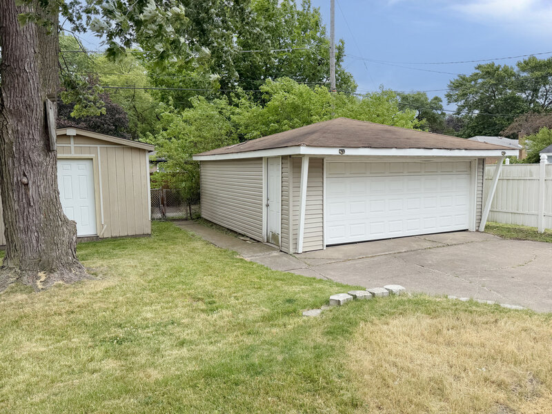 17331 Community Street Lansing IL 60438