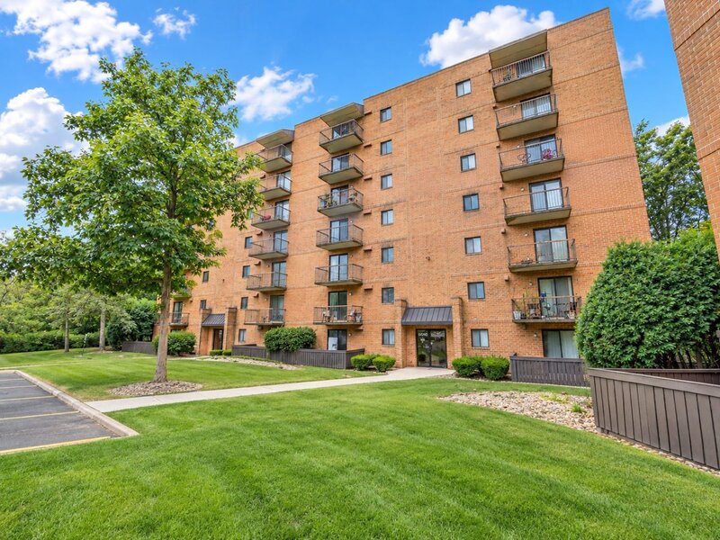 6040 Lake Bluff Drive Tinley Park IL 60477