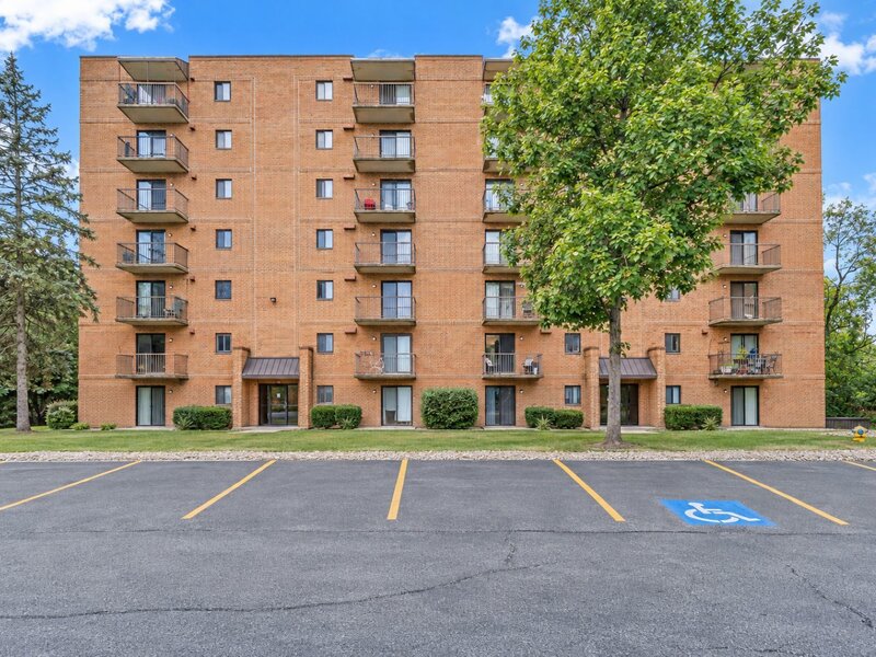 6040 Lake Bluff Drive Tinley Park IL 60477