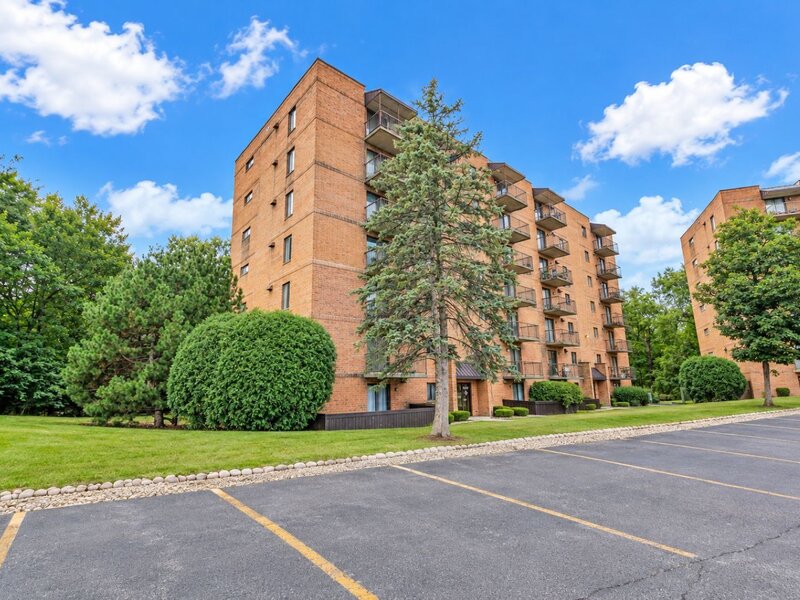 6040 Lake Bluff Drive Tinley Park IL 60477