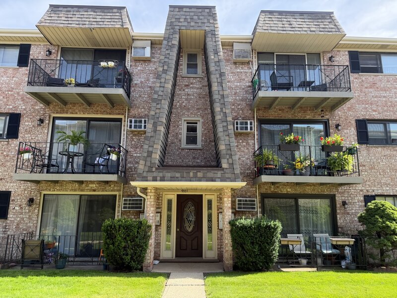 5321 N Delphia Avenue Chicago IL 60656