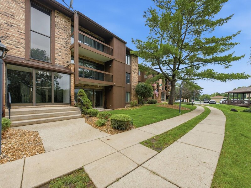 7505 175th Street Tinley Park IL 60477
