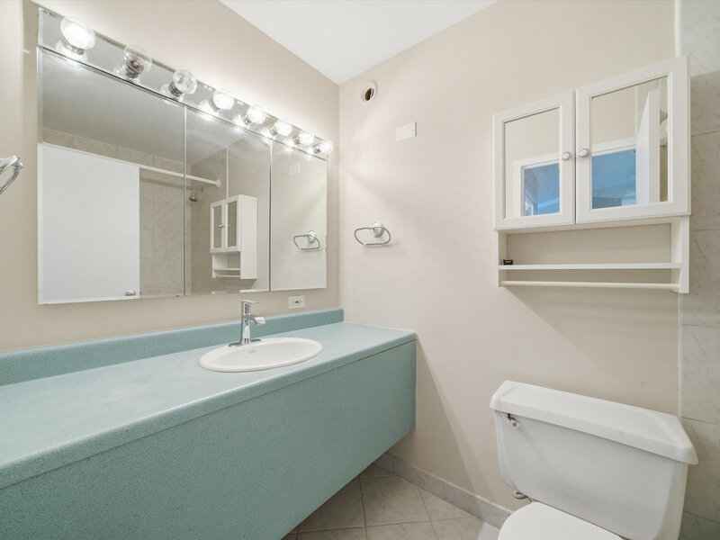 5320 N Sheridan Road Chicago IL 60640