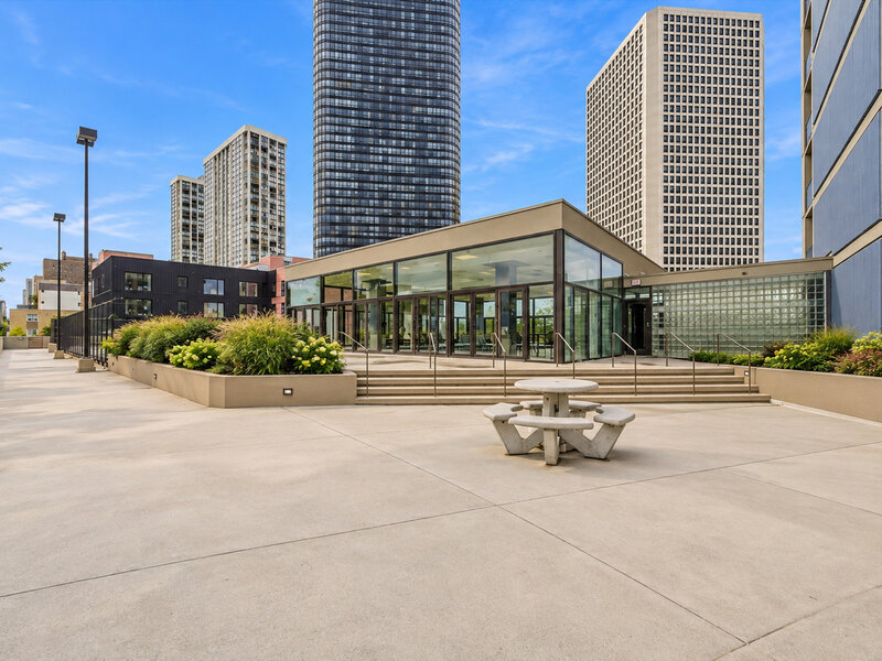 5320 N Sheridan Road Chicago IL 60640