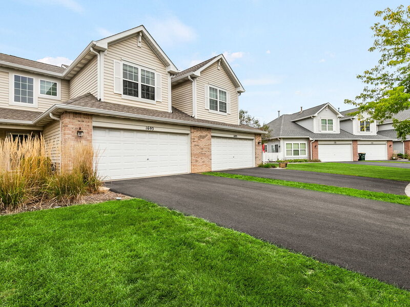 1693 S Candlestick Way Waukegan IL 60085