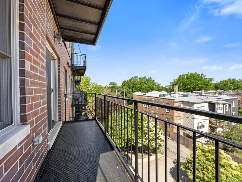 2618 W Diversey Avenue Chicago IL 60647