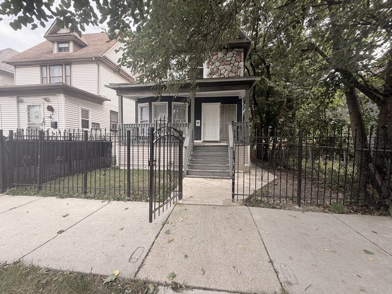 645 N Leamington Avenue Chicago IL 60644