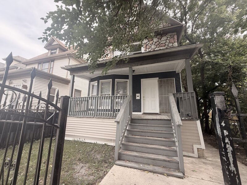 645 N Leamington Avenue Chicago IL 60644