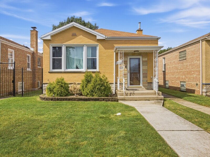 8222 S Albany Avenue Chicago IL 60652
