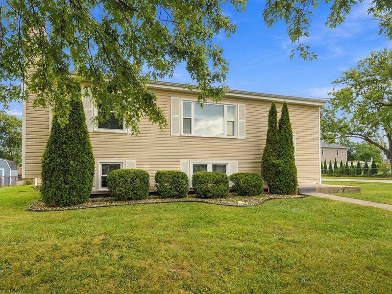 9338 Oak Street Orland Park IL 60462