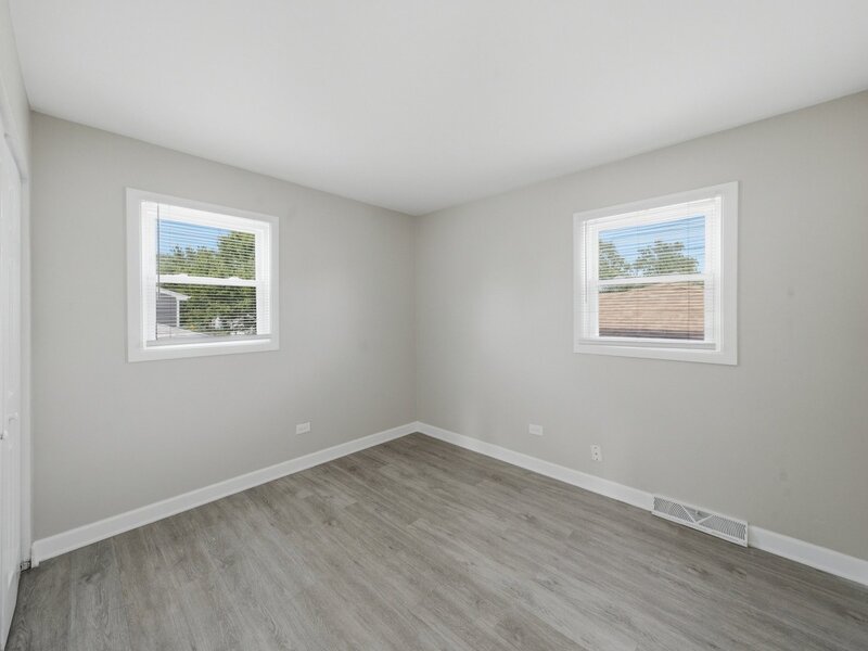 9338 Oak Street Orland Park IL 60462