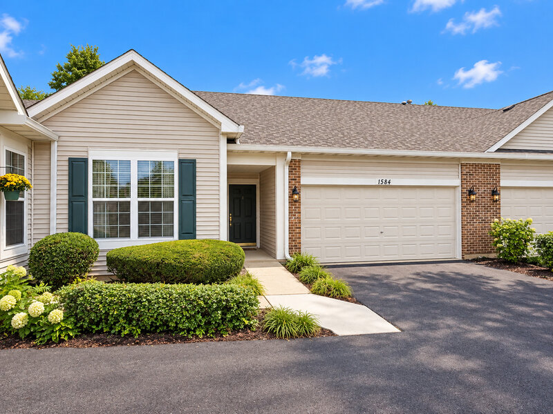 1584 W Ludington Circle Romeoville IL 60446