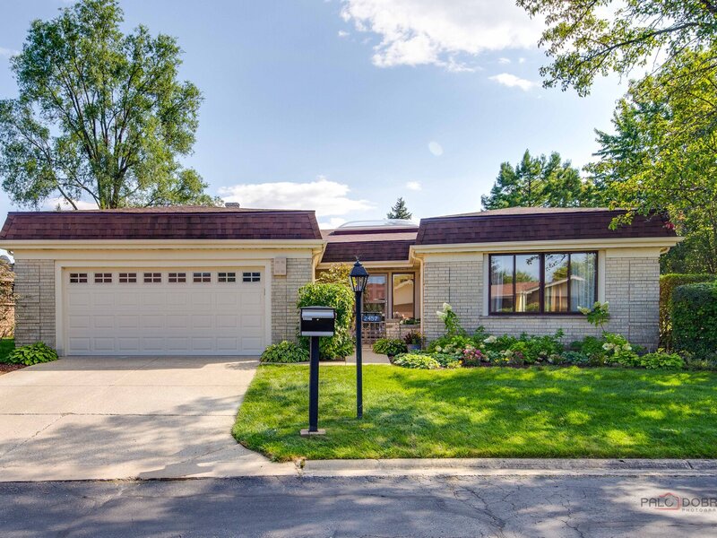 2457 Seville Circle Northbrook IL 60062