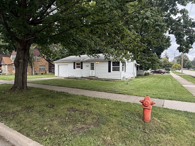33 S Aldine Street Elgin IL 60123