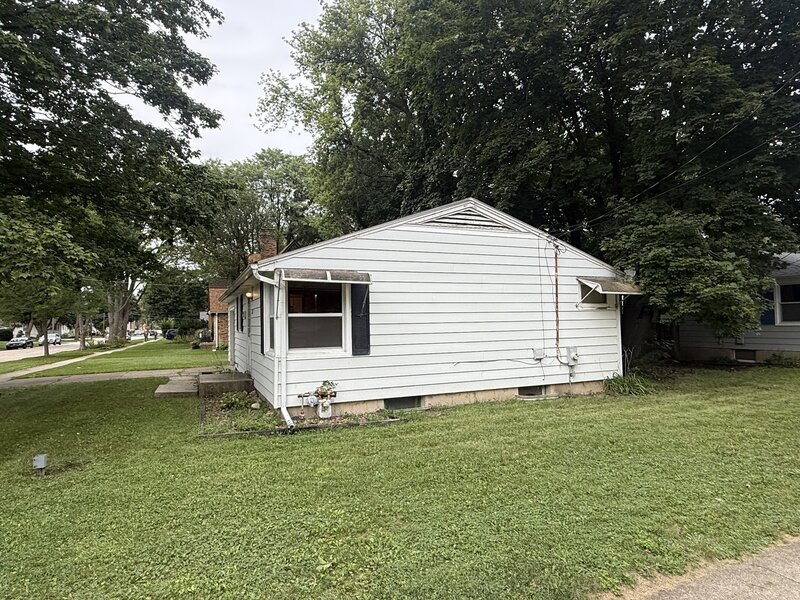33 S Aldine Street Elgin IL 60123