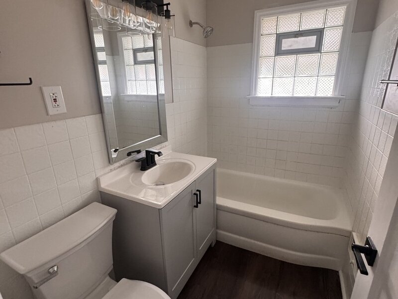 18748 Wentworth Avenue Lansing IL 60438