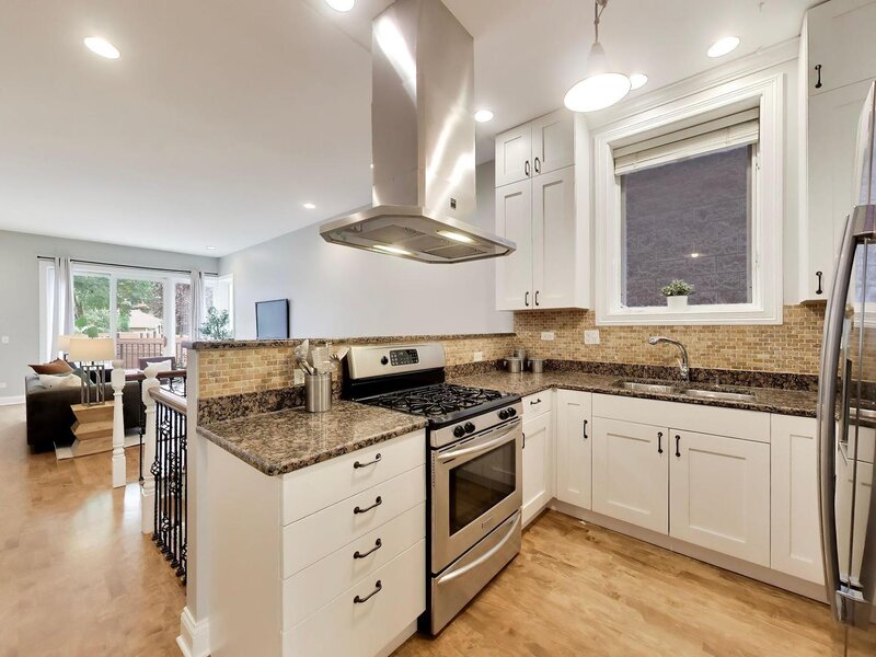 1887 N Poe Street Chicago IL 60614