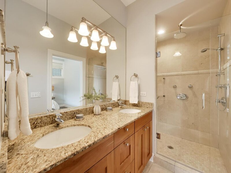 1887 N Poe Street Chicago IL 60614