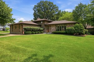 Photo of 800 Ravinia Drive Shorewood IL 60404