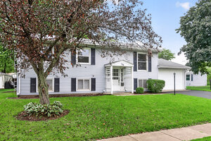 Photo of 106 E Dresser Road Dekalb IL 60115