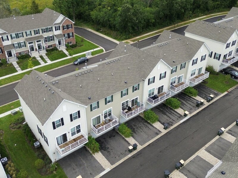 1006 Neubauer Circle Lindenhurst IL 60046