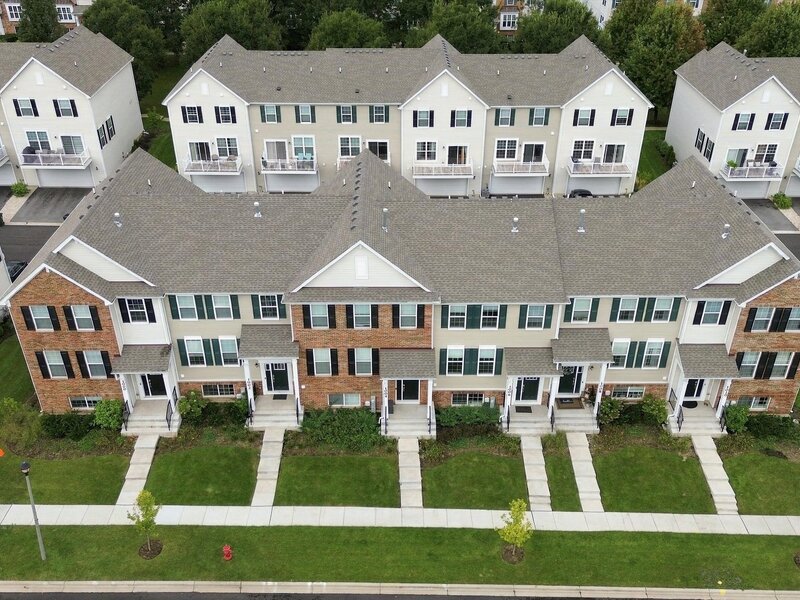 1006 Neubauer Circle Lindenhurst IL 60046