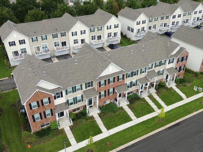 1006 Neubauer Circle Lindenhurst IL 60046