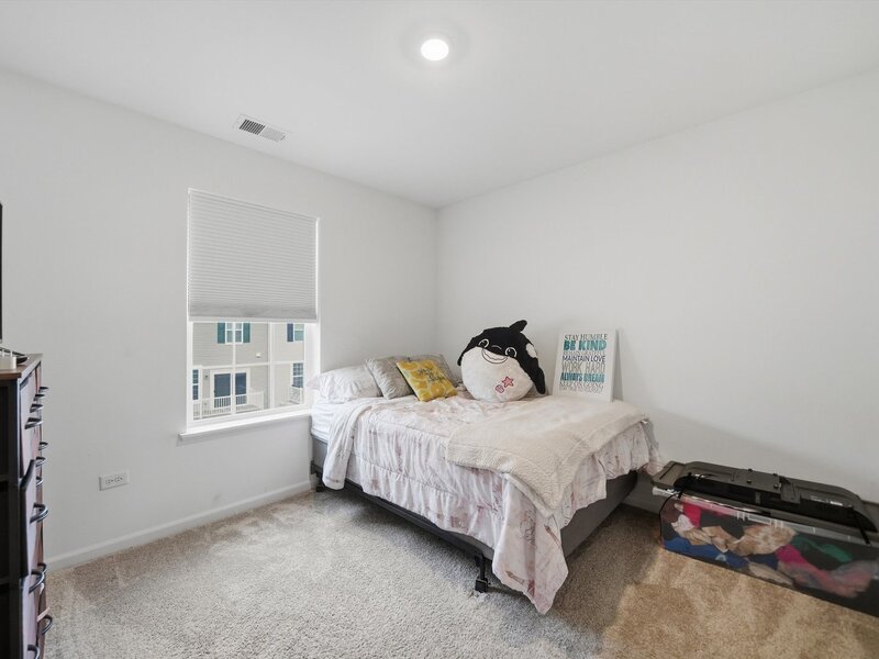 1006 Neubauer Circle Lindenhurst IL 60046