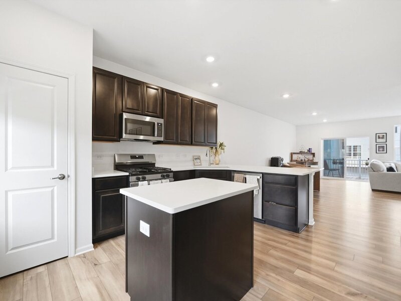1006 Neubauer Circle Lindenhurst IL 60046