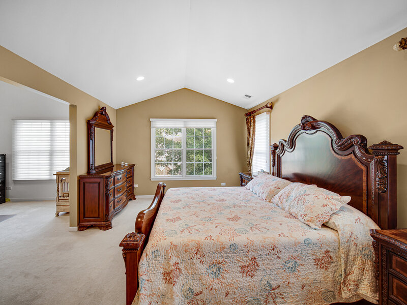 22 Red Tail Drive Hawthorn Woods IL 60047