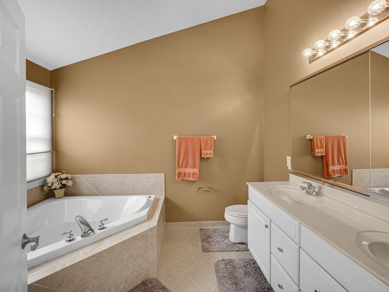 22 Red Tail Drive Hawthorn Woods IL 60047