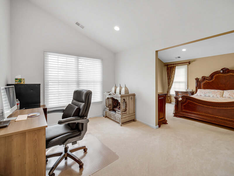 22 Red Tail Drive Hawthorn Woods IL 60047