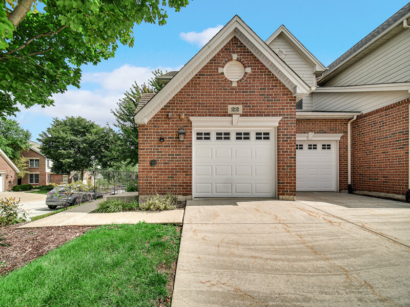 22 Red Tail Drive Hawthorn Woods IL 60047