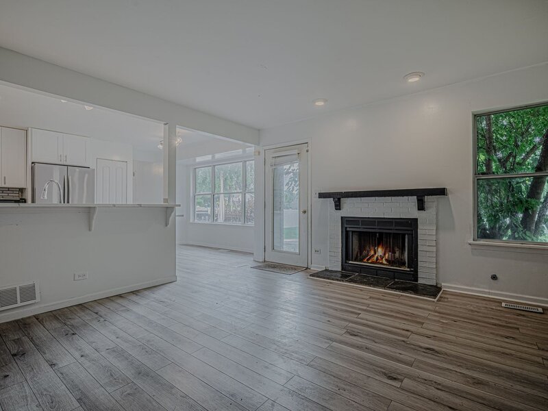 1449 Eliot Trail Elgin IL 60120