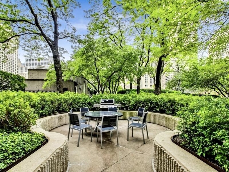 10 E Ontario Street Chicago IL 60611